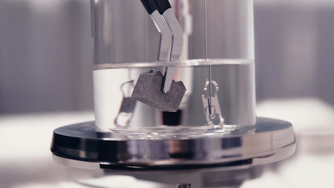 el implante subperióstico de Fresmedical5 Medida de control del titanio para la fabricación de los implantes subperiósticos.